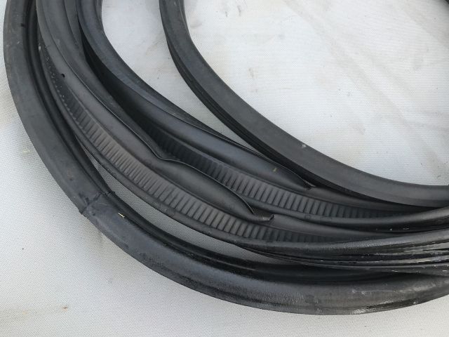 bontott VW TRANSPORTER Csomagtérajtó Gumikéder