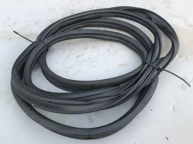 bontott VW TRANSPORTER Csomagtérajtó Gumikéder