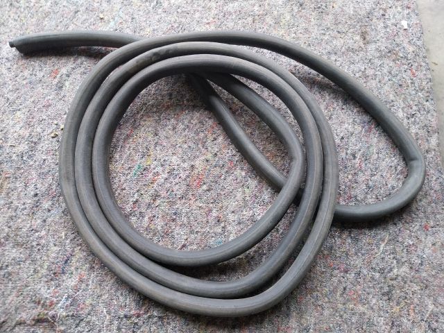 bontott VW TRANSPORTER Csomagtérajtó Gumikéder