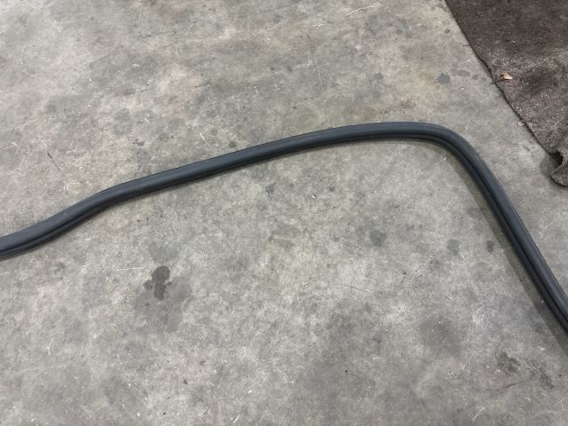 bontott VW TRANSPORTER Csomagtérajtó Gumikéder