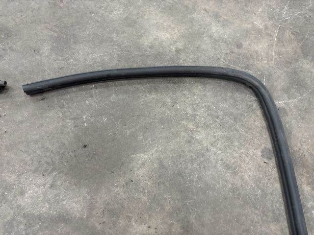 bontott VW TRANSPORTER Csomagtérajtó Gumikéder