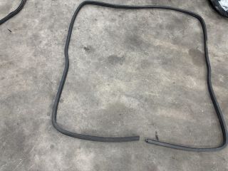 bontott VW TRANSPORTER Csomagtérajtó Gumikéder