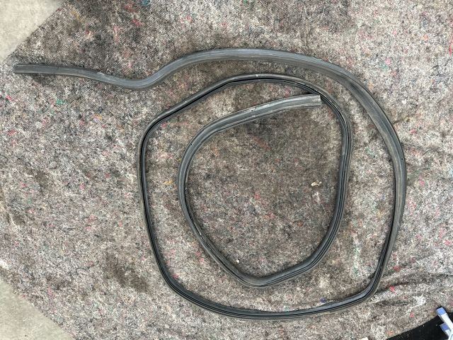 bontott VW TRANSPORTER Csomagtérajtó Gumikéder