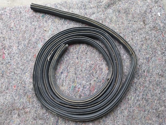 bontott VW TRANSPORTER Csomagtérajtó Gumikéder