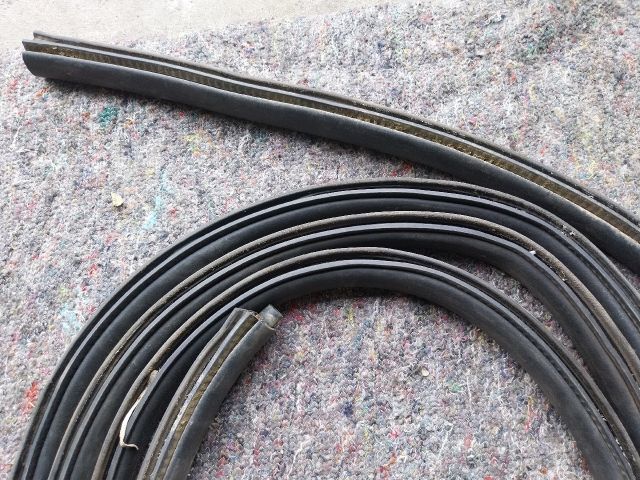 bontott VW TRANSPORTER Csomagtérajtó Gumikéder