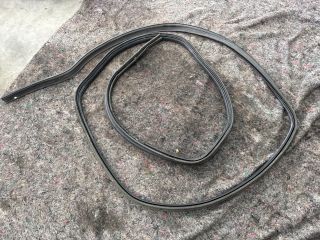 bontott VW TRANSPORTER Csomagtérajtó Gumikéder