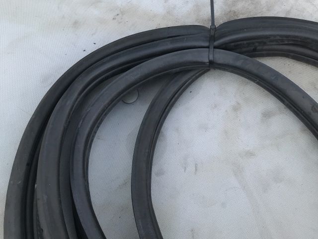 bontott VW TRANSPORTER Csomagtérajtó Gumikéder