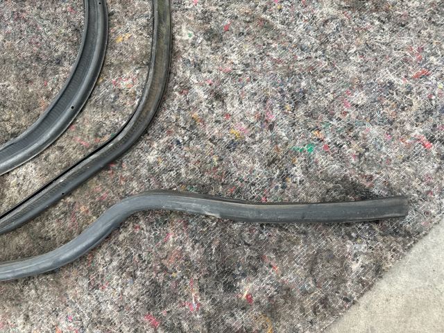 bontott VW TRANSPORTER Csomagtérajtó Gumikéder