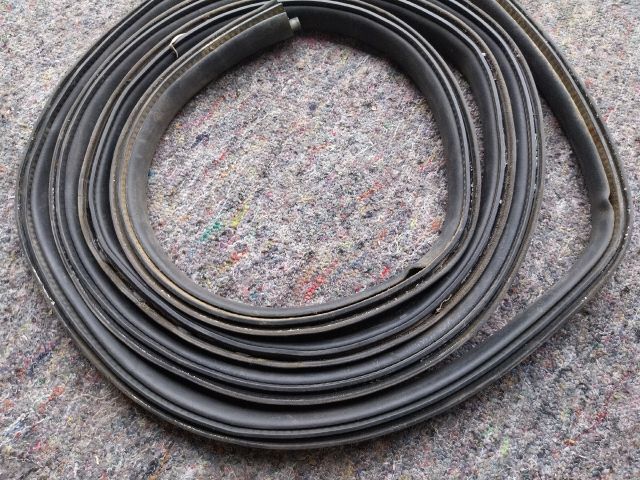 bontott VW TRANSPORTER Csomagtérajtó Gumikéder