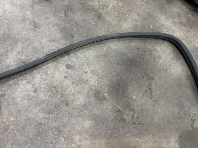 bontott VW TRANSPORTER Csomagtérajtó Gumikéder