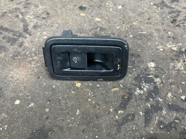 bontott VW TRANSPORTER Csomagtérajtó Kapcsoló