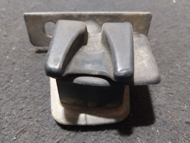 bontott VW TRANSPORTER Csomagtérajtó Ütköző