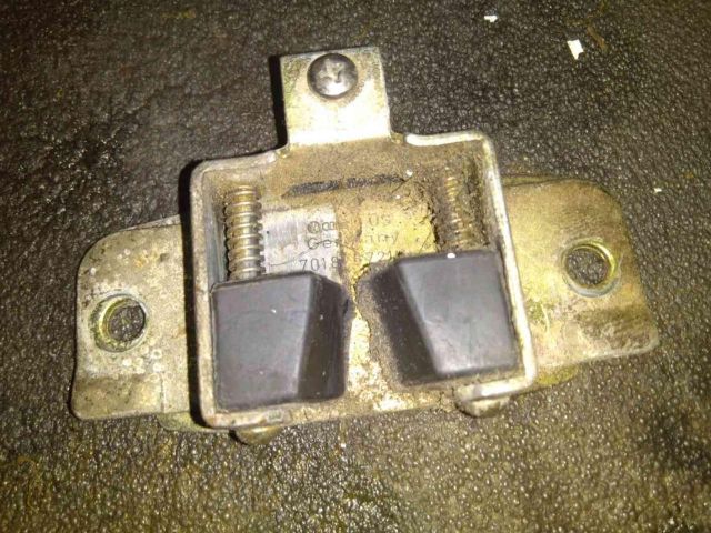 bontott VW TRANSPORTER Csomagtérajtó Ütköző