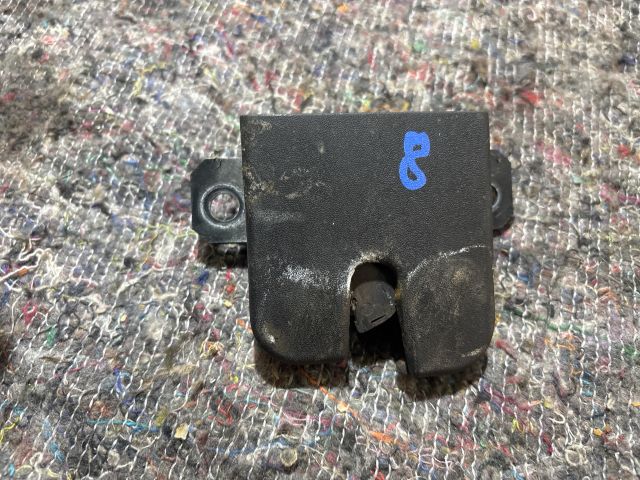 bontott VW TRANSPORTER Csomagtérajtó Zárbetét