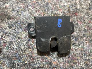 bontott VW TRANSPORTER Csomagtérajtó Zárbetét