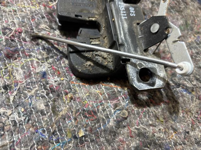 bontott VW TRANSPORTER Csomagtérajtó Zárbetét