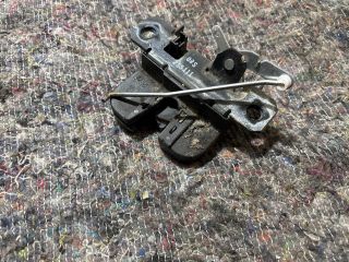 bontott VW TRANSPORTER Csomagtérajtó Zárbetét