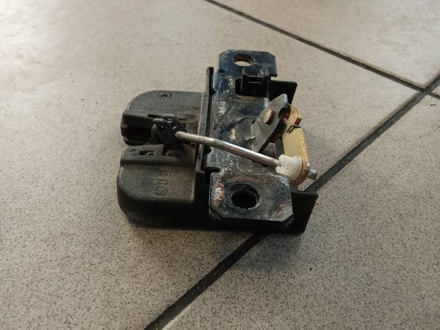 bontott VW TRANSPORTER Csomagtérajtó Zárszerkezet