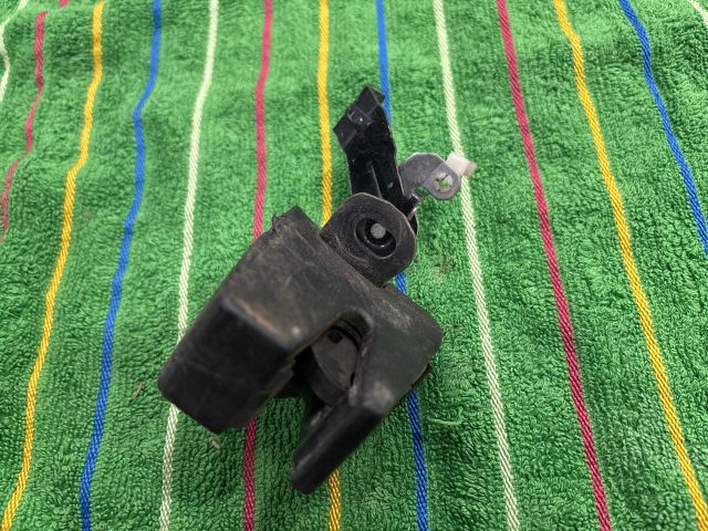 bontott VW TRANSPORTER Csomagtérajtó Zárszerkezet