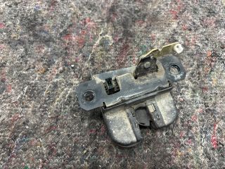 bontott VW TRANSPORTER Csomagtérajtó Zárszerkezet