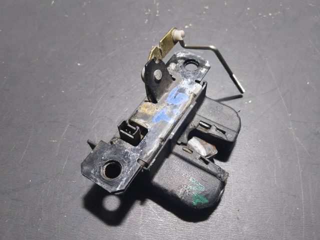 bontott VW TRANSPORTER Csomagtérajtó Zárszerkezet