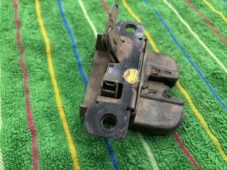 bontott VW TRANSPORTER Csomagtérajtó Zárszerkezet