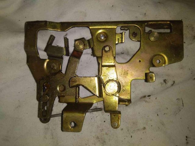 bontott VW TRANSPORTER Csomagtérajtó Zárszerkezet