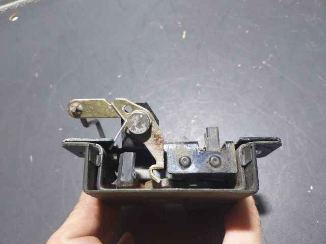 bontott VW TRANSPORTER Csomagtérajtó Zárszerkezet