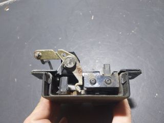 bontott VW TRANSPORTER Csomagtérajtó Zárszerkezet