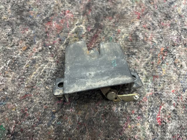 bontott VW TRANSPORTER Csomagtérajtó Zárszerkezet