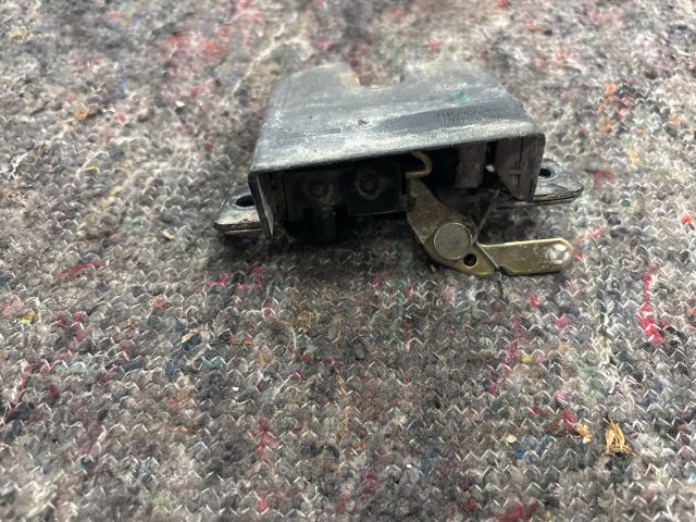 bontott VW TRANSPORTER Csomagtérajtó Zárszerkezet