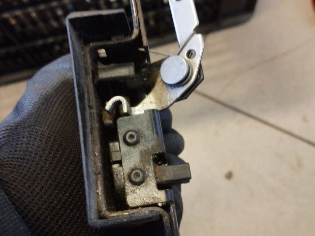 bontott VW TRANSPORTER Csomagtérajtó Zárszerkezet