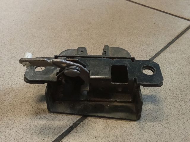 bontott VW TRANSPORTER Csomagtérajtó Zárszerkezet