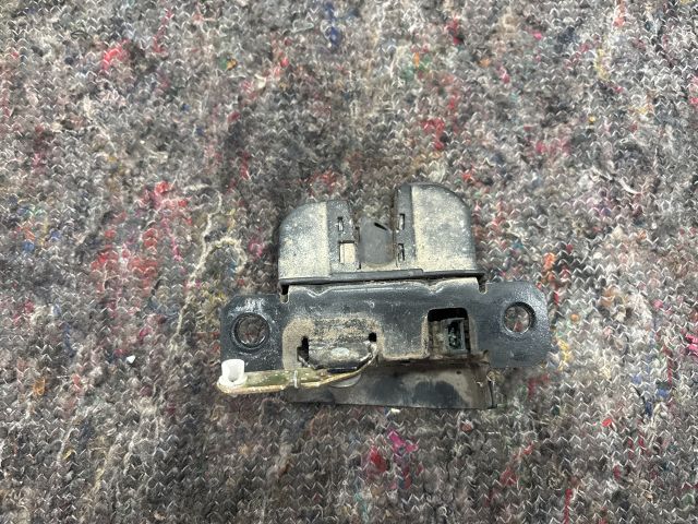 bontott VW TRANSPORTER Csomagtérajtó Zárszerkezet