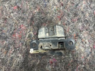 bontott VW TRANSPORTER Csomagtérajtó Zárszerkezet