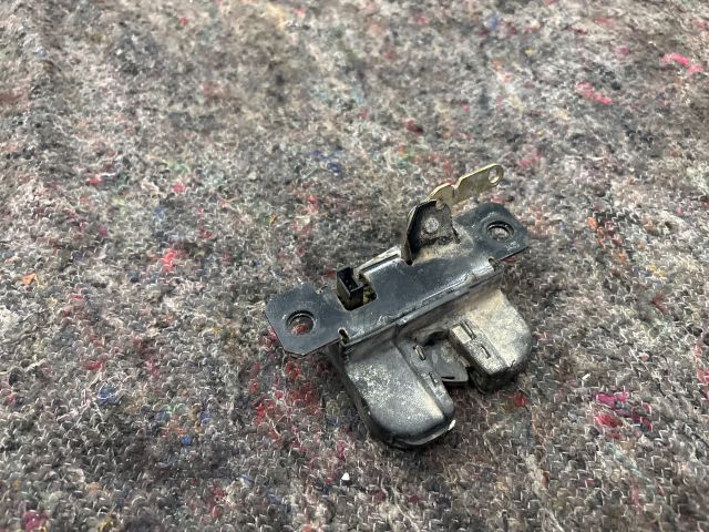 bontott VW TRANSPORTER Csomagtérajtó Zárszerkezet