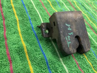 bontott VW TRANSPORTER Csomagtérajtó Zárszerkezet