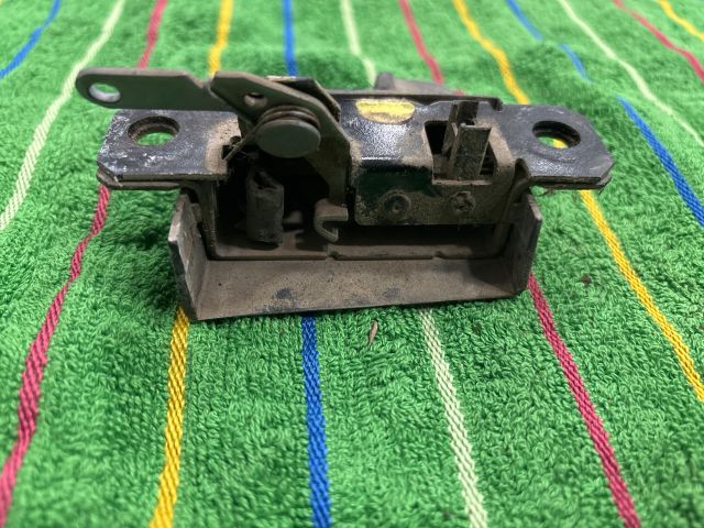 bontott VW TRANSPORTER Csomagtérajtó Zárszerkezet