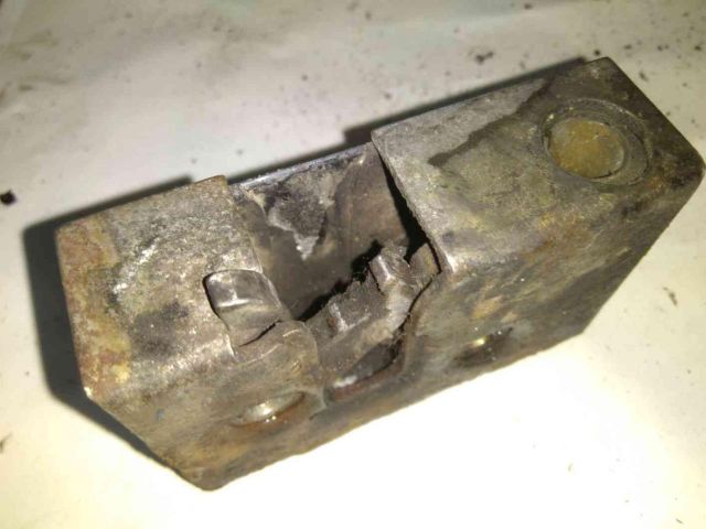 bontott VW TRANSPORTER Csomagtérajtó Zárszerkezet