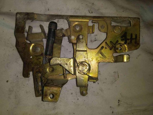 bontott VW TRANSPORTER Csomagtérajtó Zárszerkezet