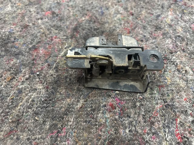 bontott VW TRANSPORTER Csomagtérajtó Zárszerkezet