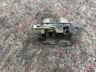 bontott VW TRANSPORTER Csomagtérajtó Zárszerkezet