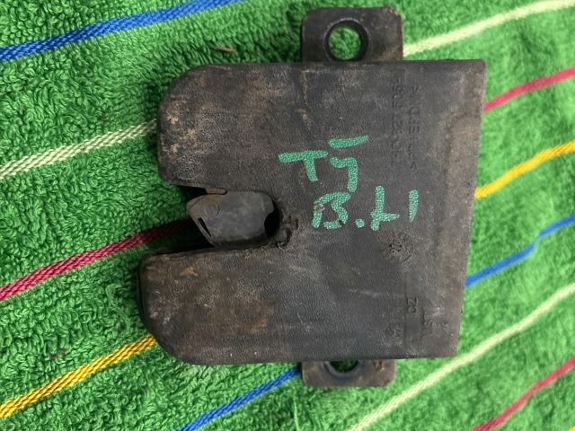 bontott VW TRANSPORTER Csomagtérajtó Zárszerkezet