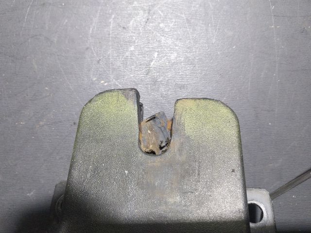 bontott VW TRANSPORTER Csomagtérajtó Zárszerkezet