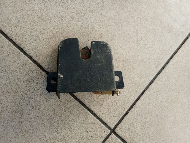 bontott VW TRANSPORTER Csomagtérajtó Zárszerkezet