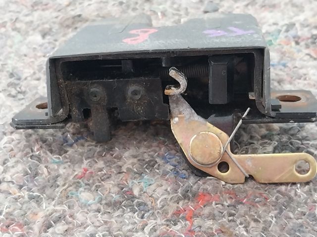 bontott VW TRANSPORTER Csomagtérajtó Zárszerkezet