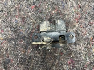 bontott VW TRANSPORTER Csomagtérajtó Zárszerkezet