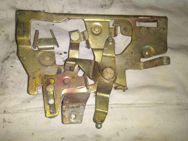 bontott VW TRANSPORTER Csomagtérajtó Zárszerkezet