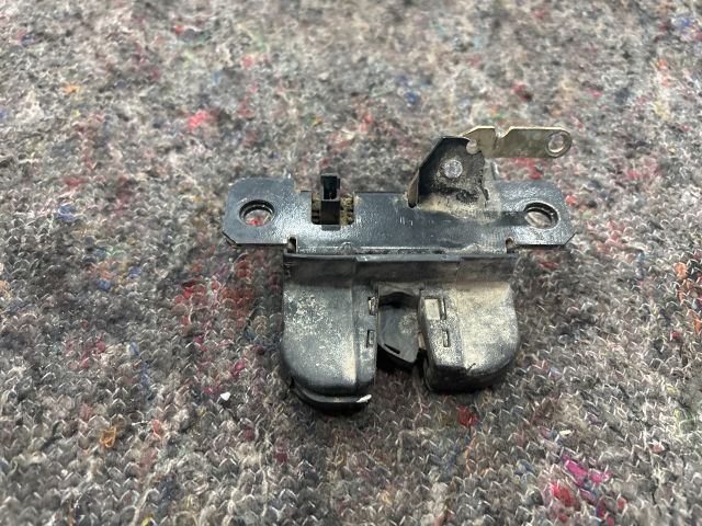 bontott VW TRANSPORTER Csomagtérajtó Zárszerkezet