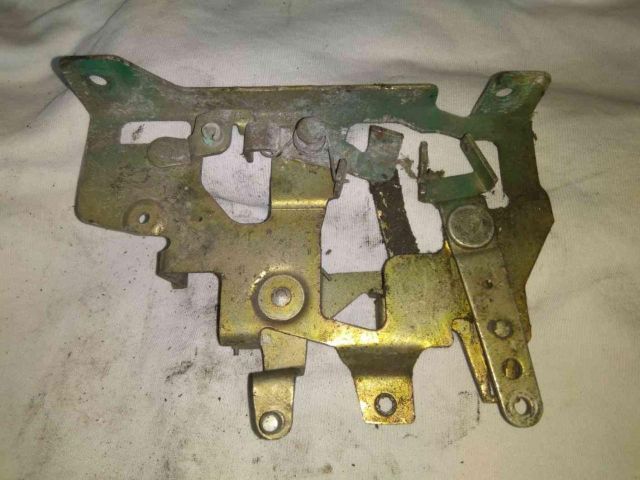 bontott VW TRANSPORTER Csomagtérajtó Zárszerkezet